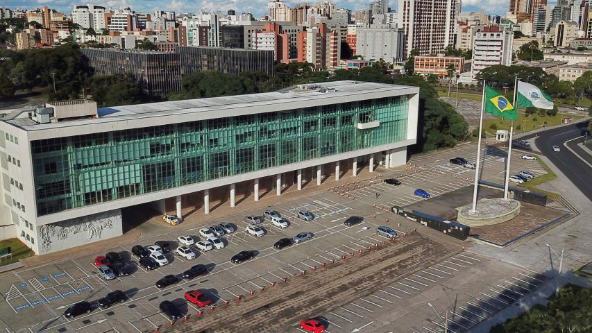 Pelo 5º ano consecutivo, governador anuncia antecipação do 13º salário e da folha de dezembro