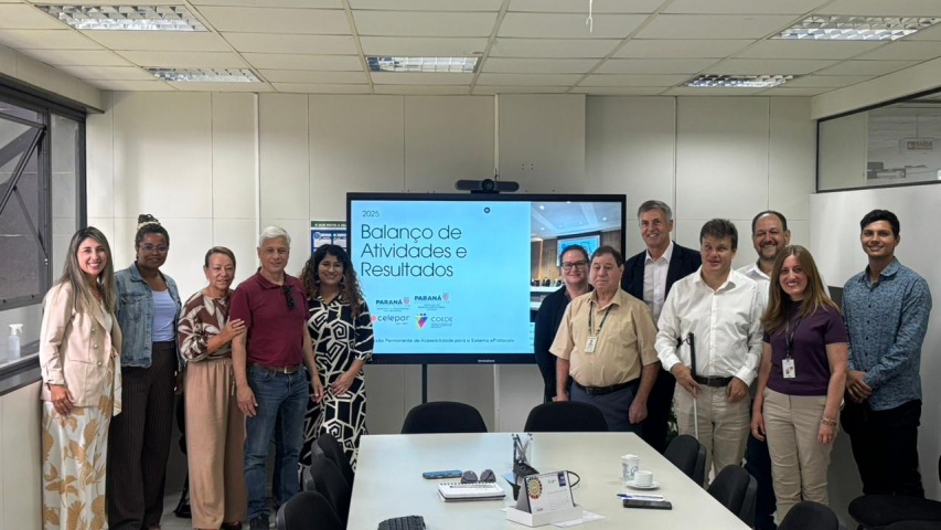Equipe da Comissão Permanente de Acessibilidade do Governo do Paraná, composta por servidores da Seap, SEDEF, Cohapar, Celepar etc.